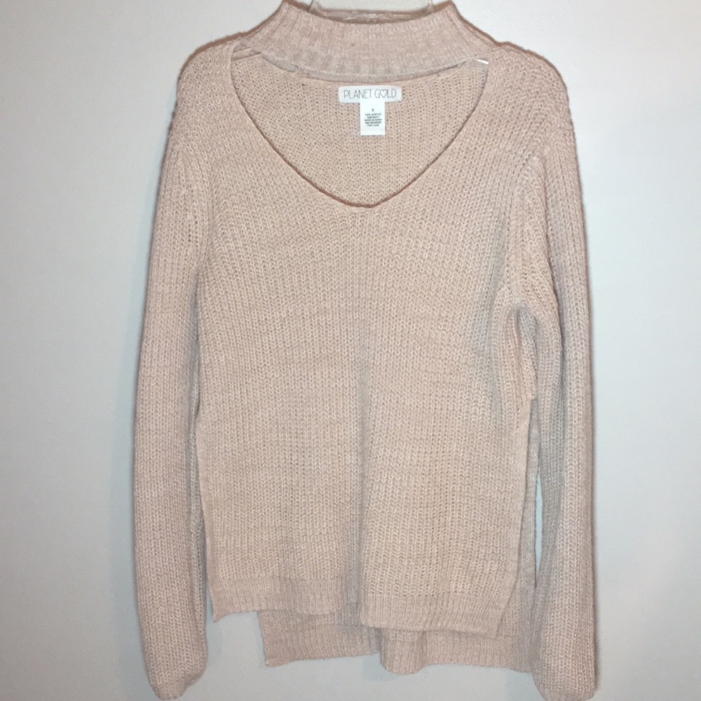 Light pink cut out V-neck sweater with side slits.